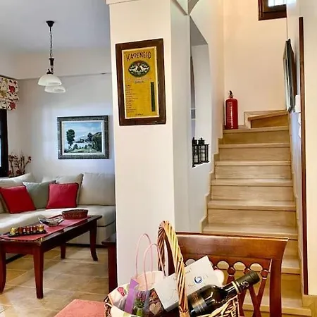 Aenaon With Private Pool Panoramic View 빌라 Miléai