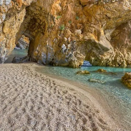 Aenaon With Private Pool Panoramic View 빌라 Miléai