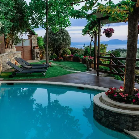 Aenaon With Private Pool Panoramic View 빌라